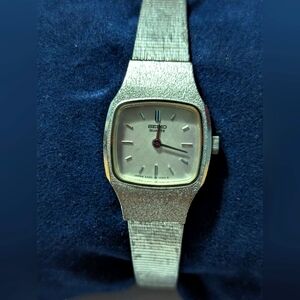 (82)Vintage Seiko Watch Cushion Dial Shaped Face Rhodium Plated Silver Tone